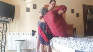 يدخل على صديقة أمه و هي تطلبه عبود إرحمني - افلام سكس